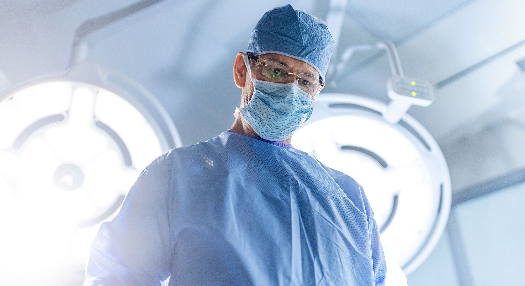 Orange County Plastic Surgeon in operating room preparing for surgery.